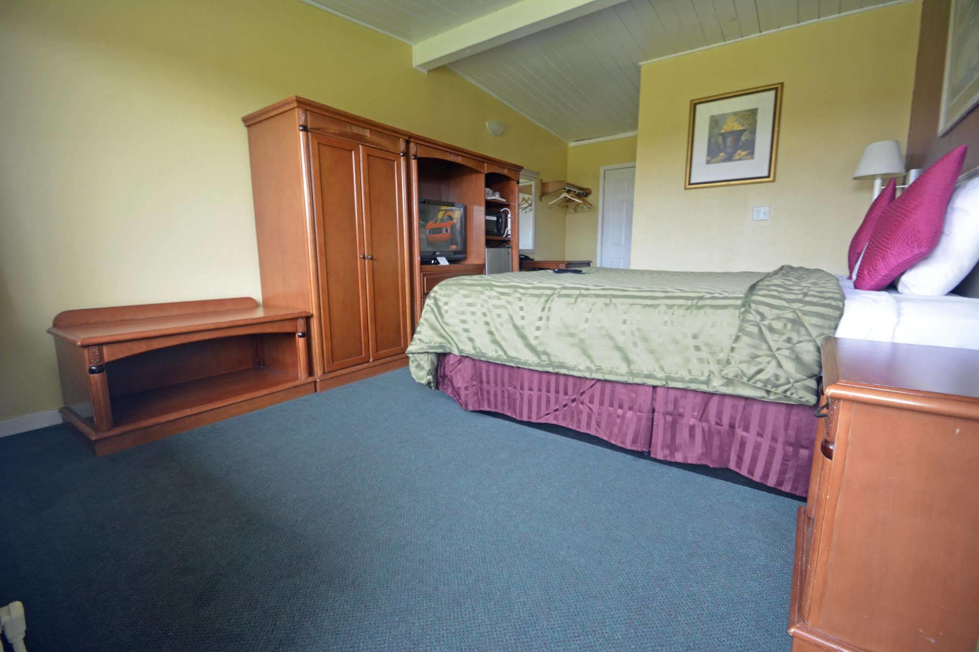 Gateway Inn Ред-Блафф Экстерьер фото